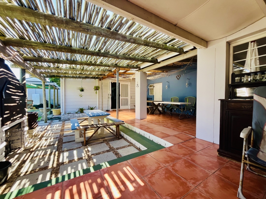 4 Bedroom Property for Sale in Sandbaai Western Cape